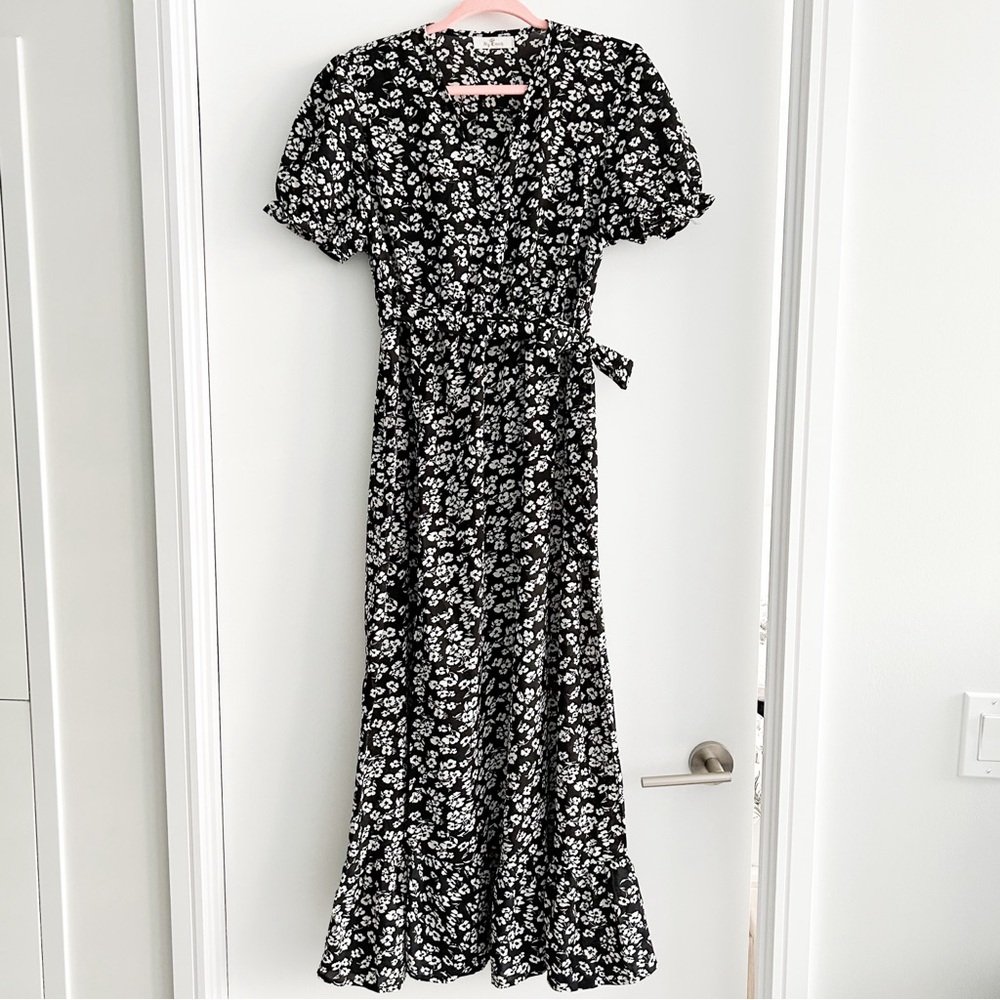 Black and white floral maxi cottagecore style dress - Picture 2 of 13